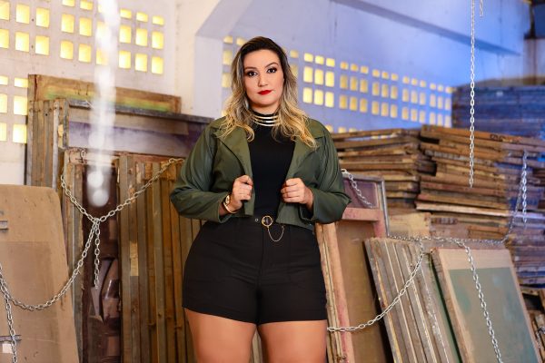 Short Plus Size Preto Fivela Corrente