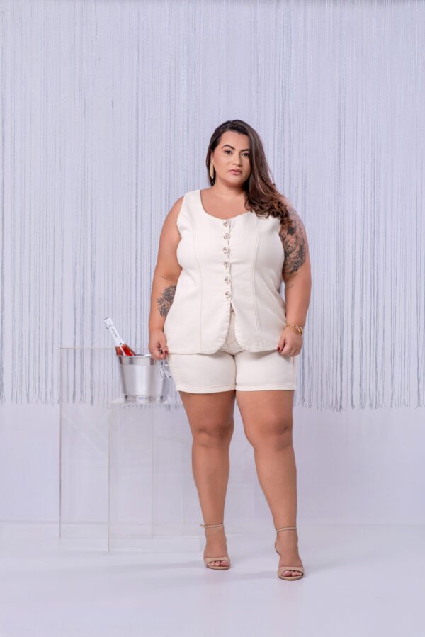 Short + Blusa Off White Plus Size